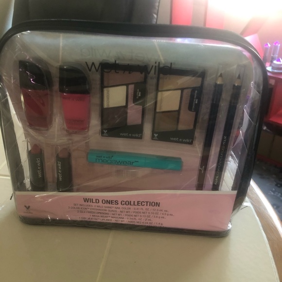 Wet & Wild Collection - Picture 2 of 5